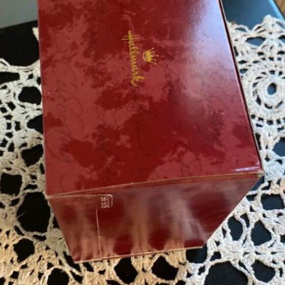 1997 hallmark collector series Barbie ornament - Picture 4 of 10